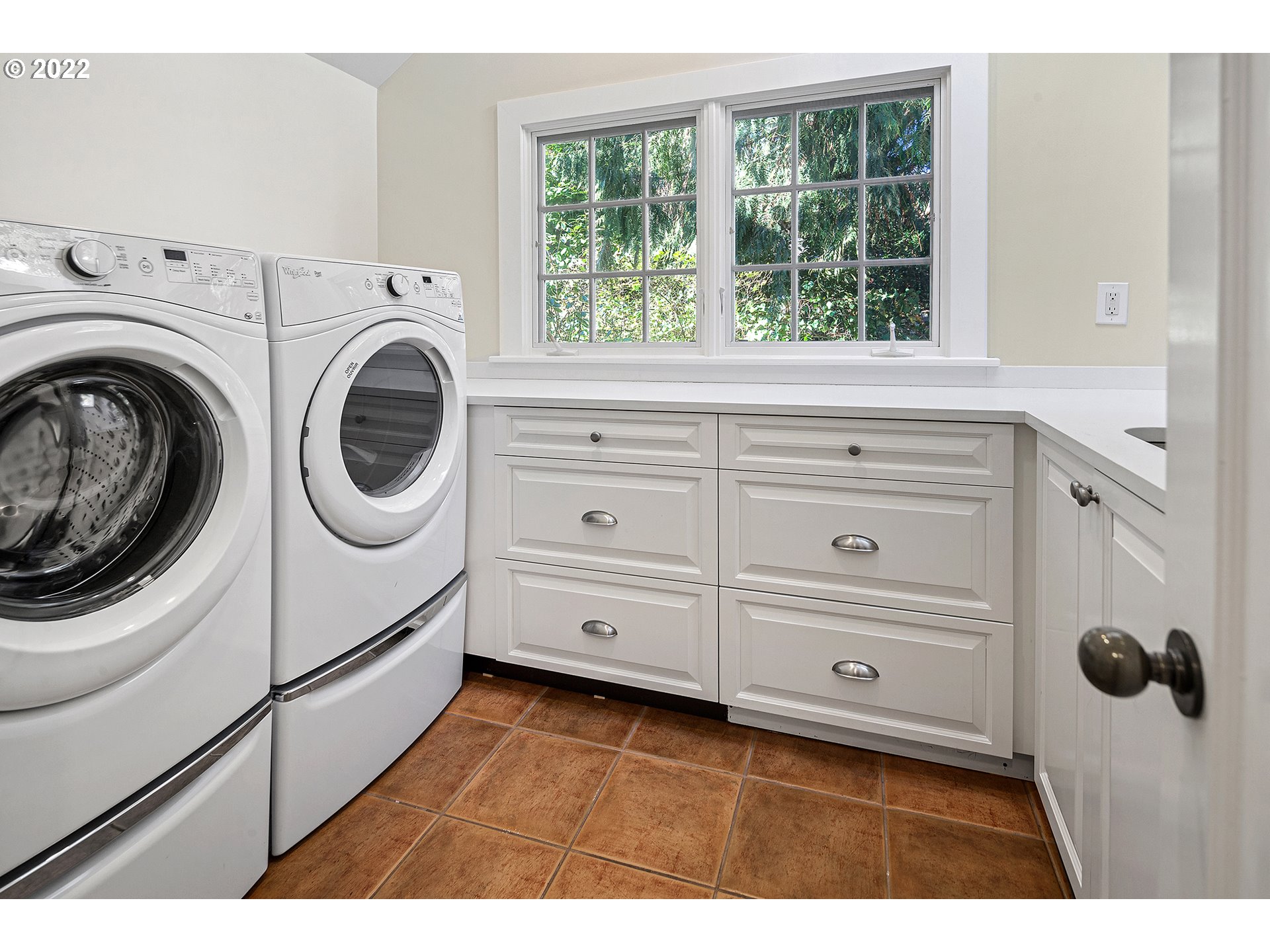2028 South Greenwood Road Portland, OR 97219 - Photo 27 of 29 Gallery Image 27