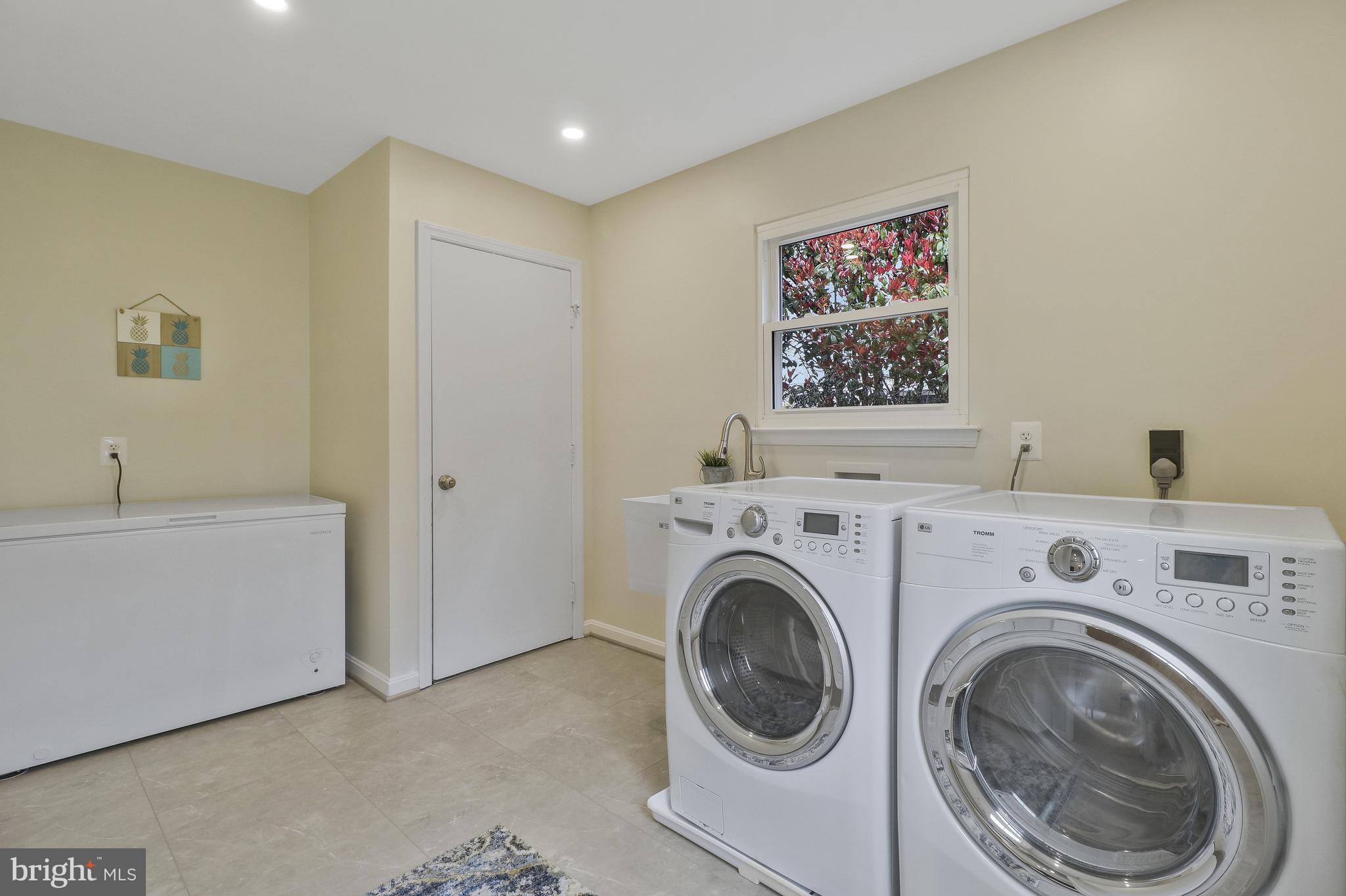 6017 Commack Court Springfield, VA 22152 - Photo 25 of 59 Main Level Laundry