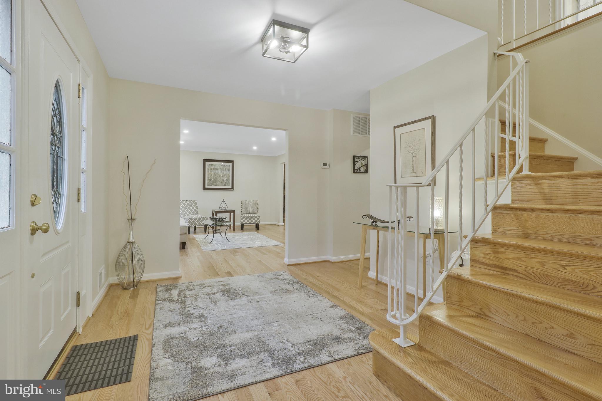 6017 Commack Court Springfield, VA 22152 - Photo 26 of 59 Foyaer
