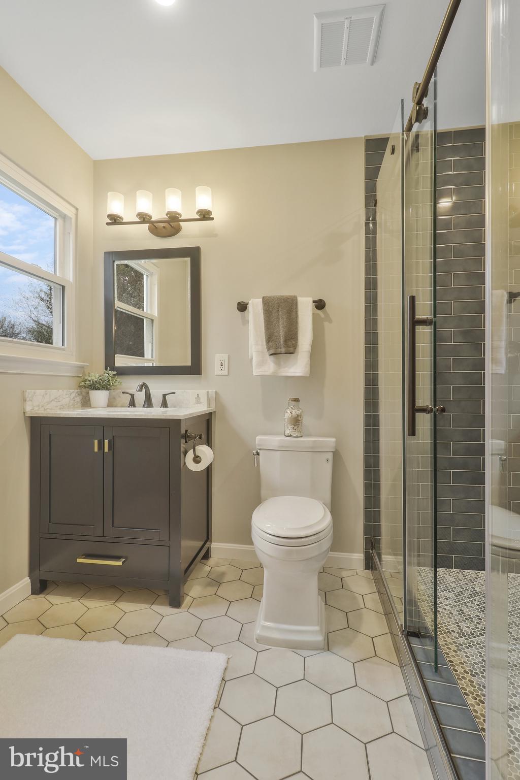 6017 Commack Court Springfield, VA 22152 - Photo 34 of 59 Primary Bath