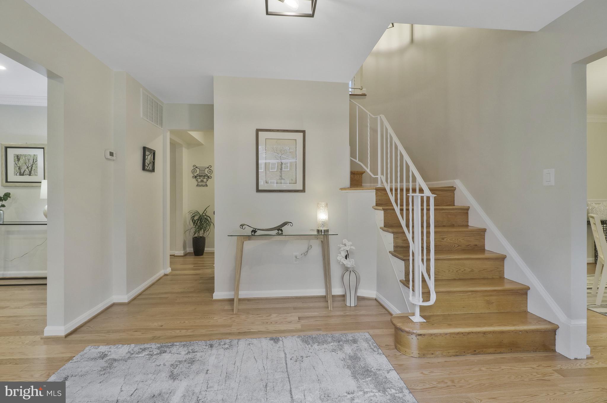 6017 Commack Court Springfield, VA 22152 - Photo 4 of 59 Foyer