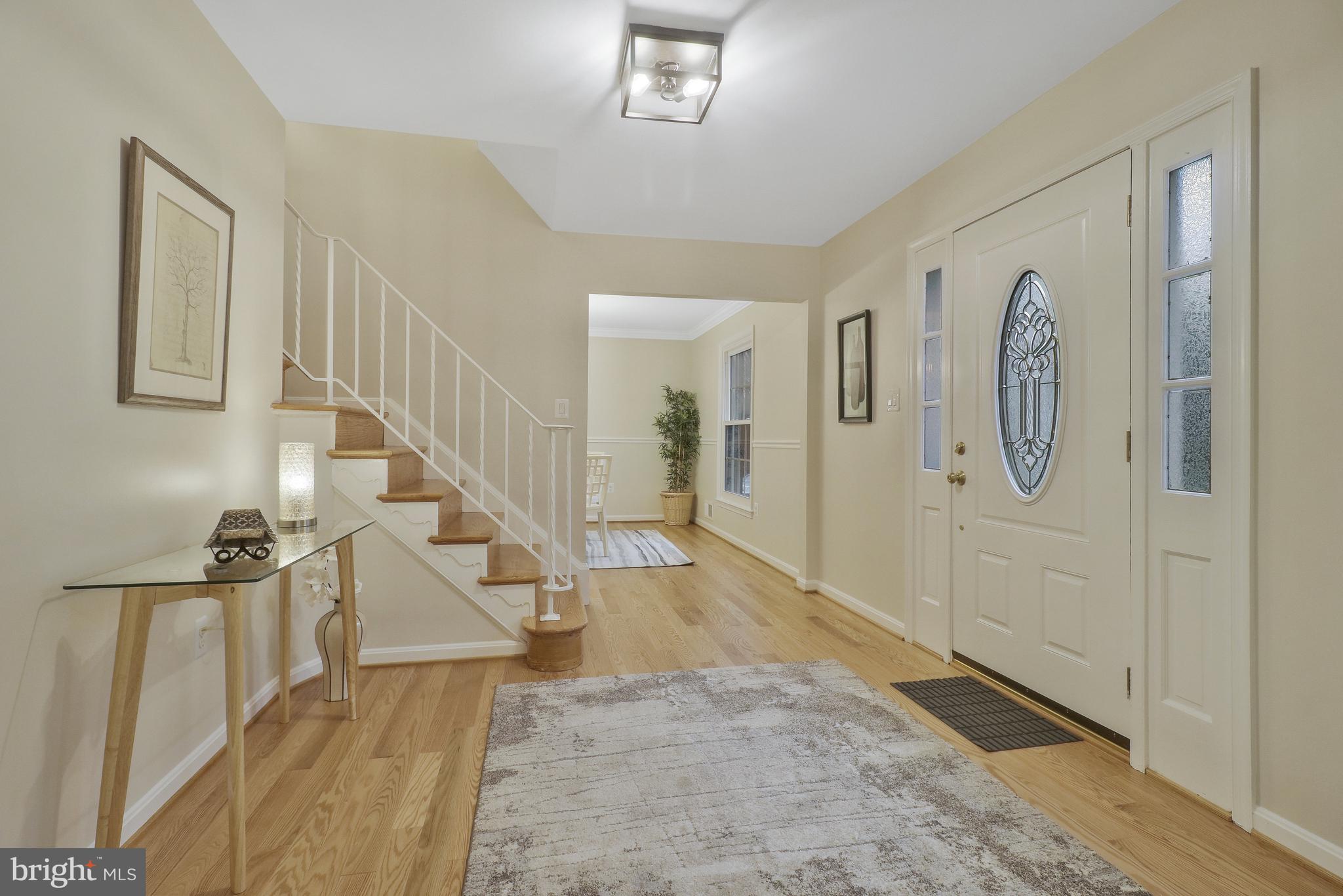 6017 Commack Court Springfield, VA 22152 - Photo 5 of 59 Foyer