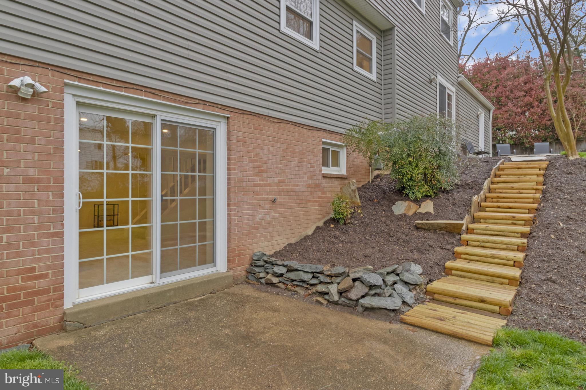6017 Commack Court Springfield, VA 22152 - Photo 51 of 59 Rear Exterior