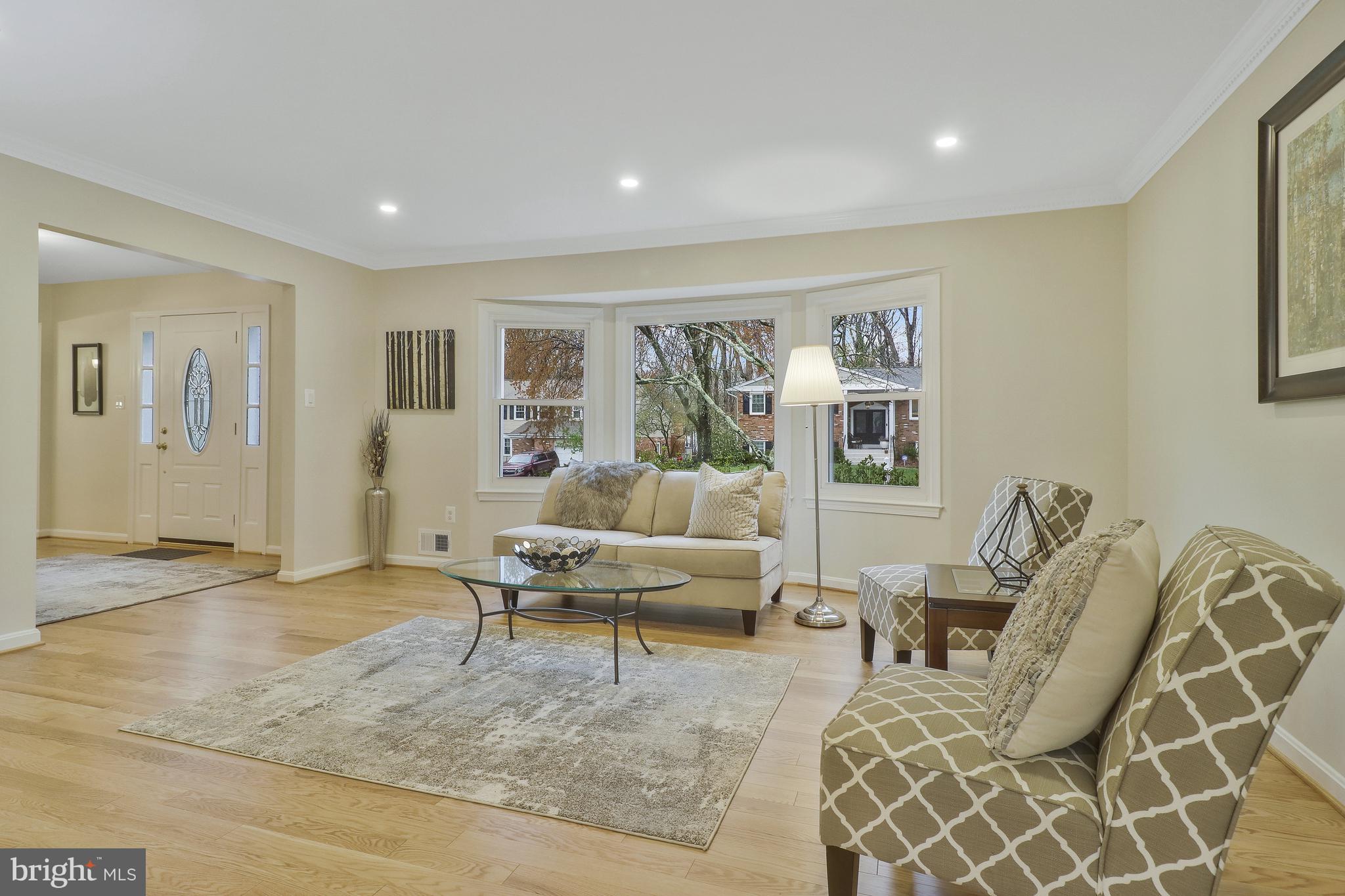 6017 Commack Court Springfield, VA 22152 - Photo 7 of 59 Living Room