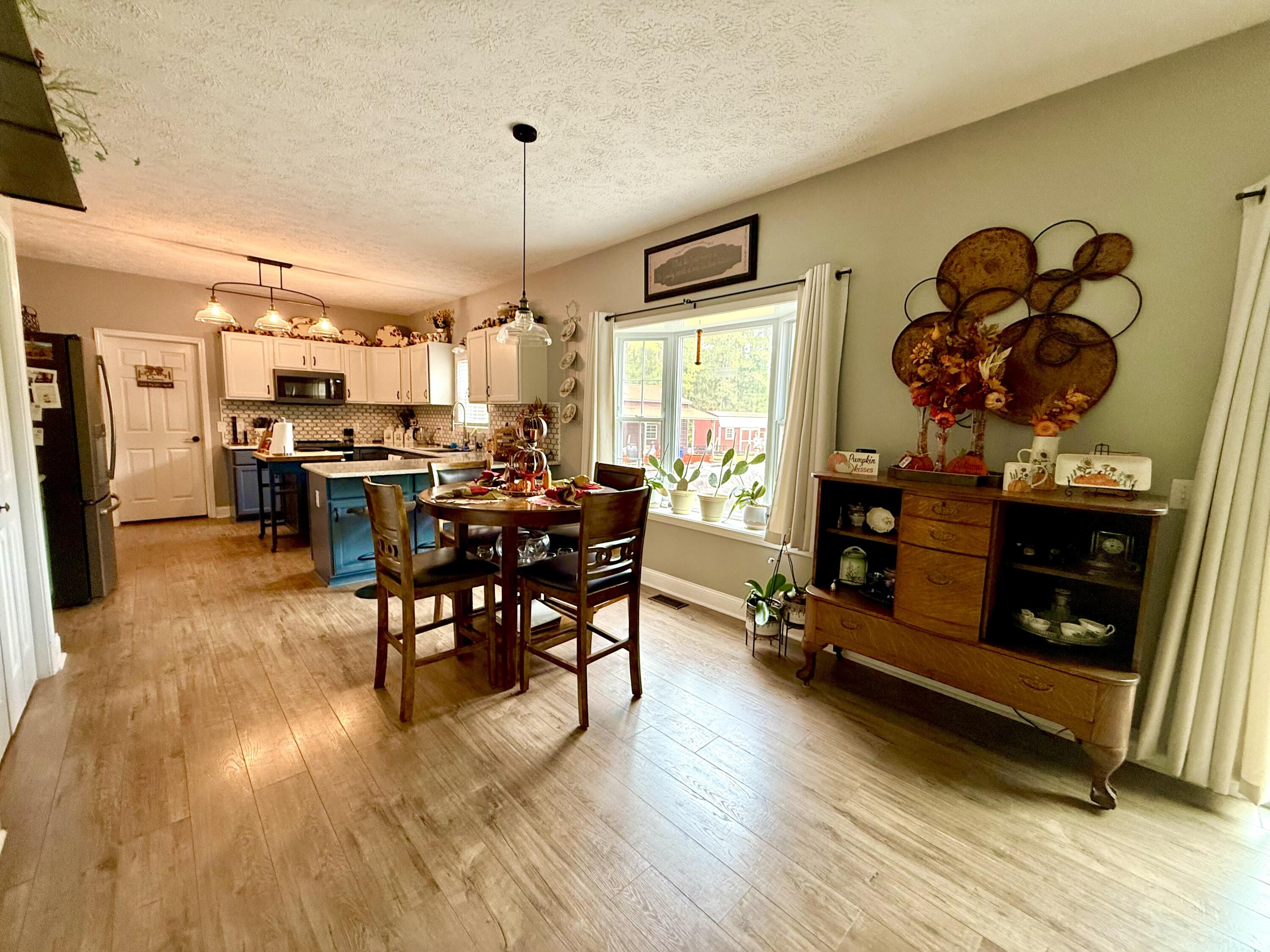 106 Heddy Road Greenwood, SC 29646 - Photo 10 of 32 Breakfast room