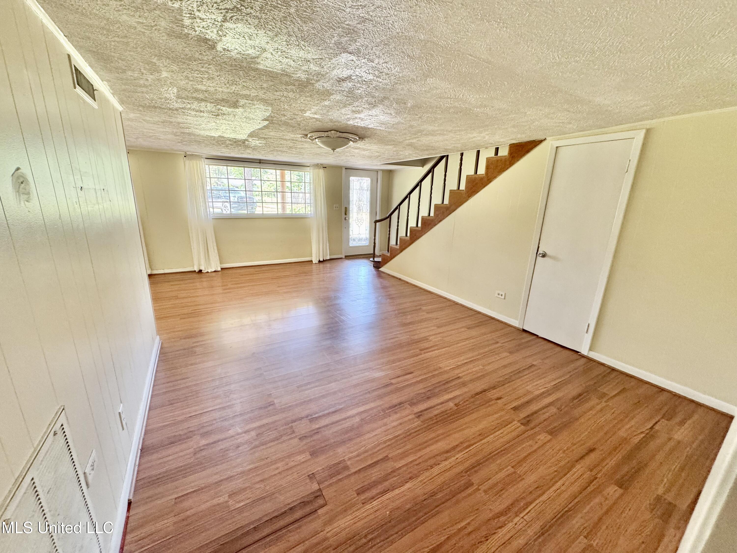 214 East Church Street Quitman, MS 39355 - Photo 13 of 22 Loving room