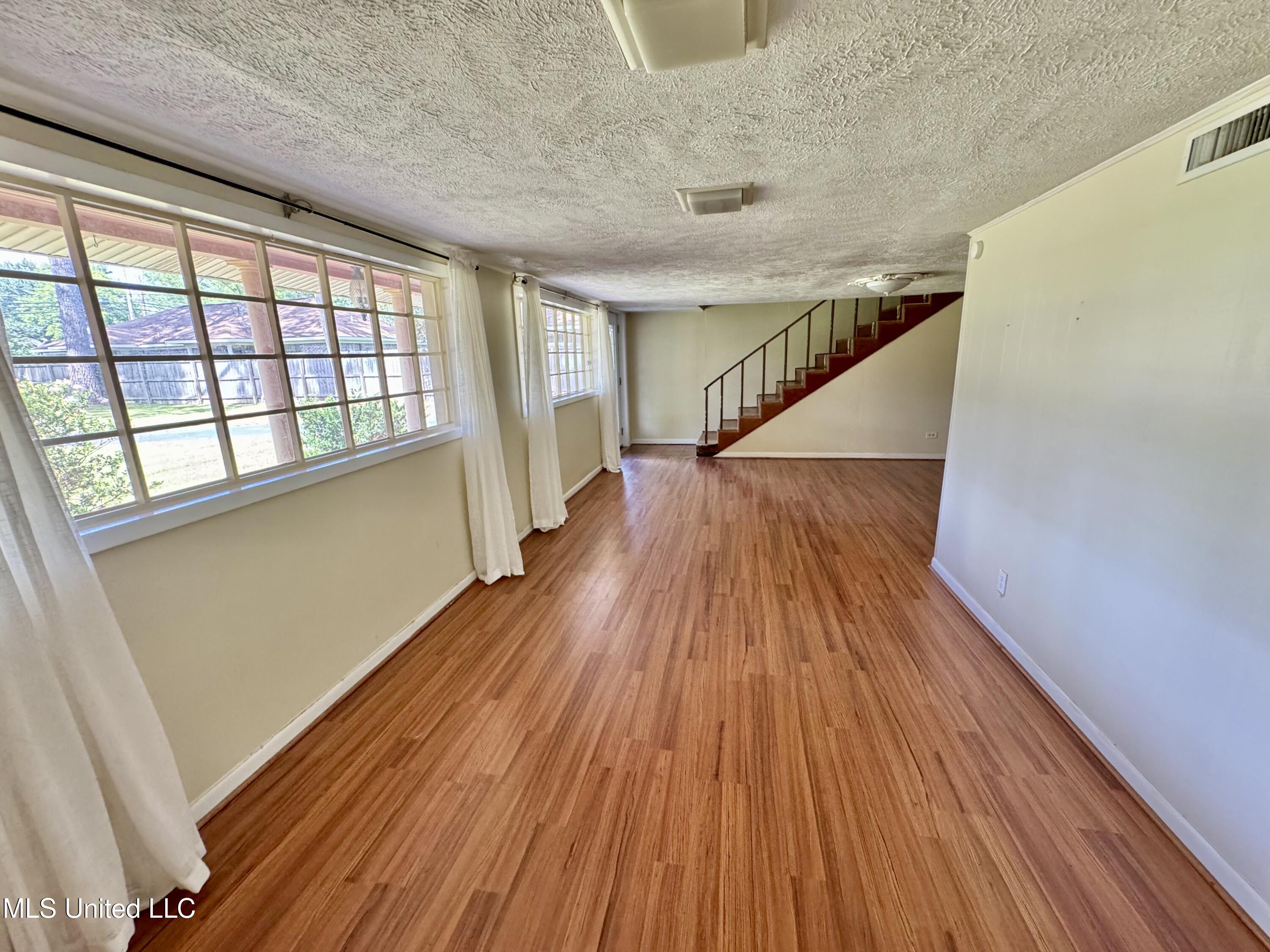 214 East Church Street Quitman, MS 39355 - Photo 14 of 22 Dining room