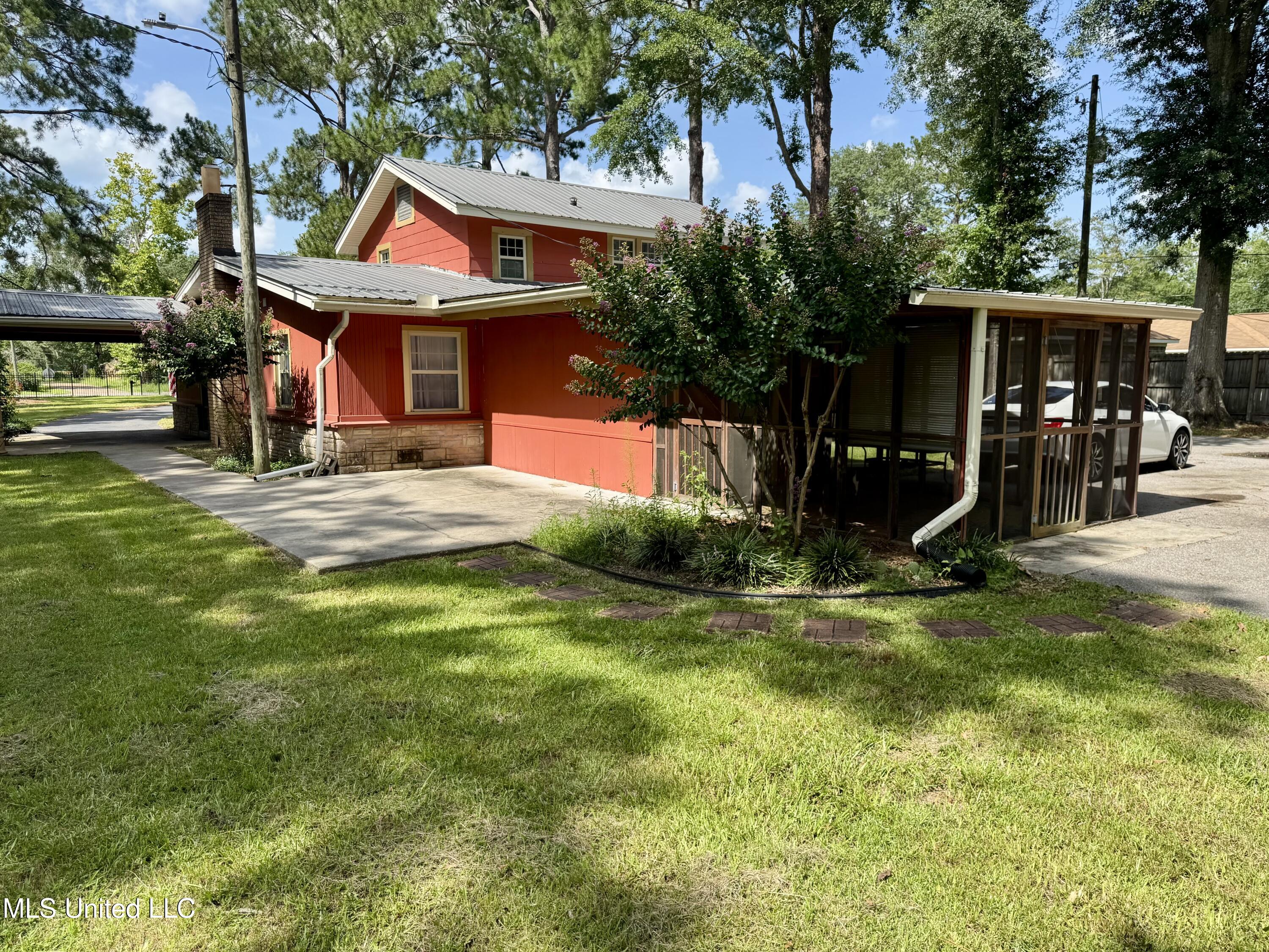 214 East Church Street Quitman, MS 39355 - Photo 18 of 22 Back left corner has concrete patio