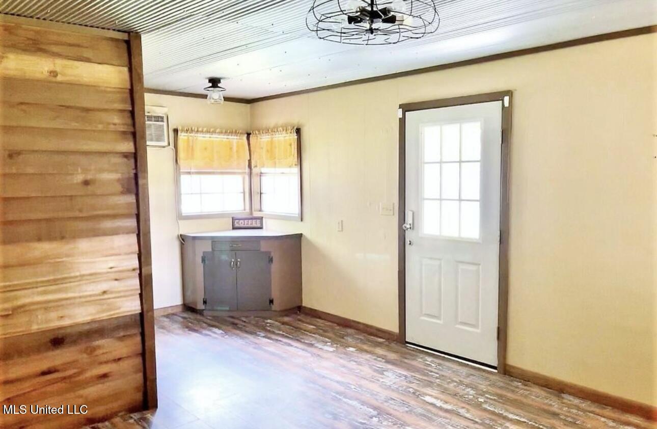 214 East Church Street Quitman, MS 39355 - Photo 22 of 22 Inside in law suite