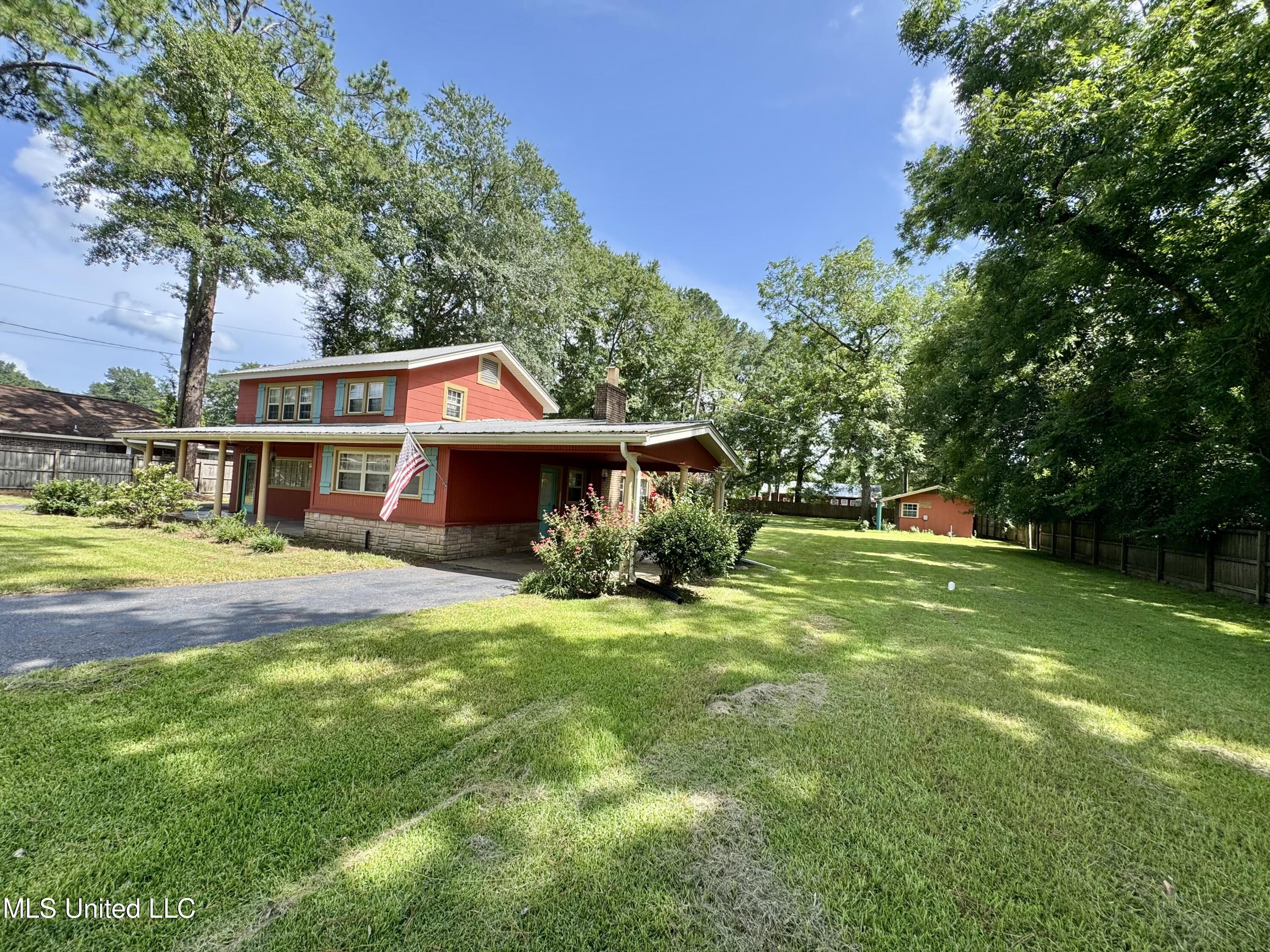 214 East Church Street Quitman, MS 39355 - Photo 3 of 22 Side view with carport