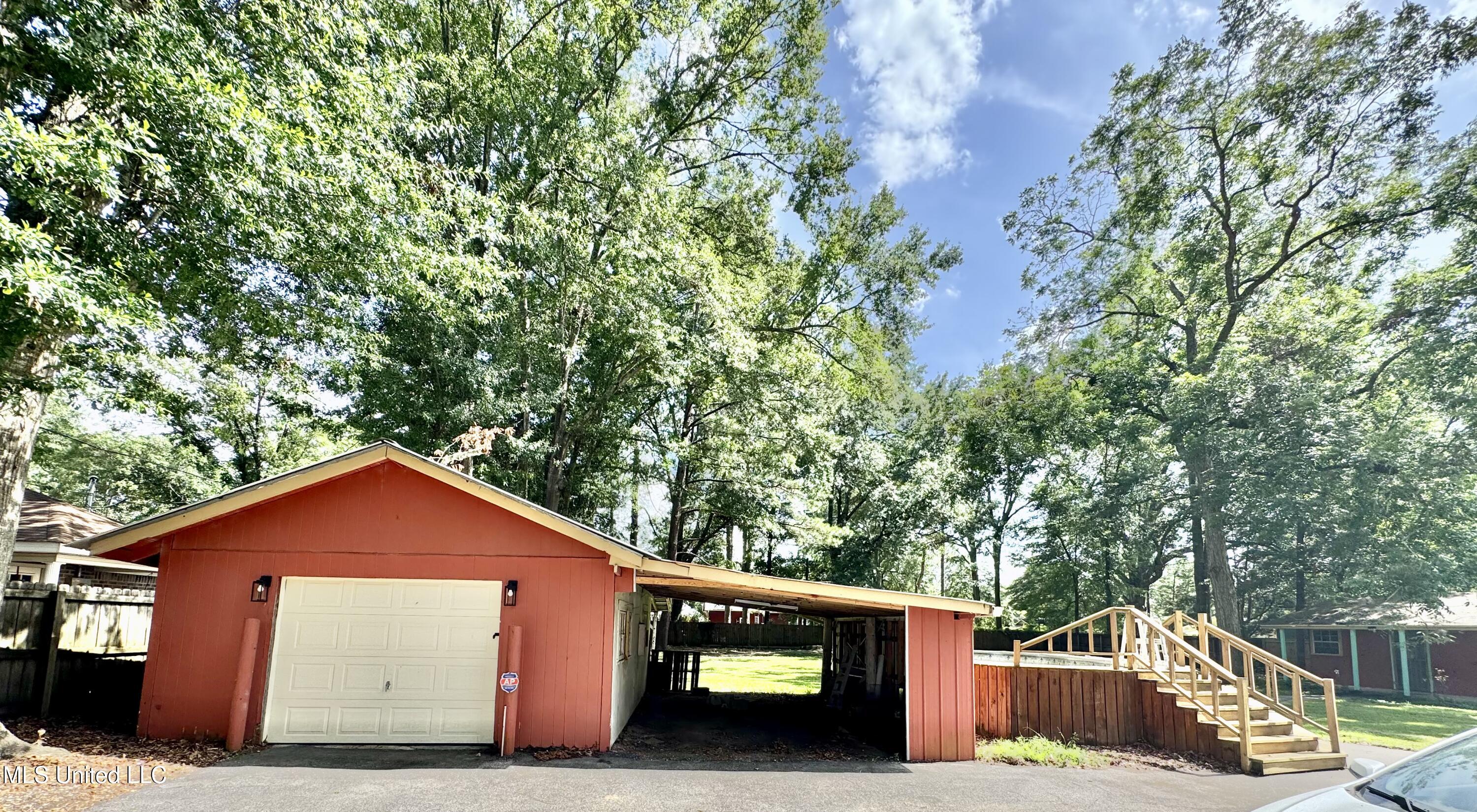 214 East Church Street Quitman, MS 39355 - Photo 4 of 22 Garage with lean to