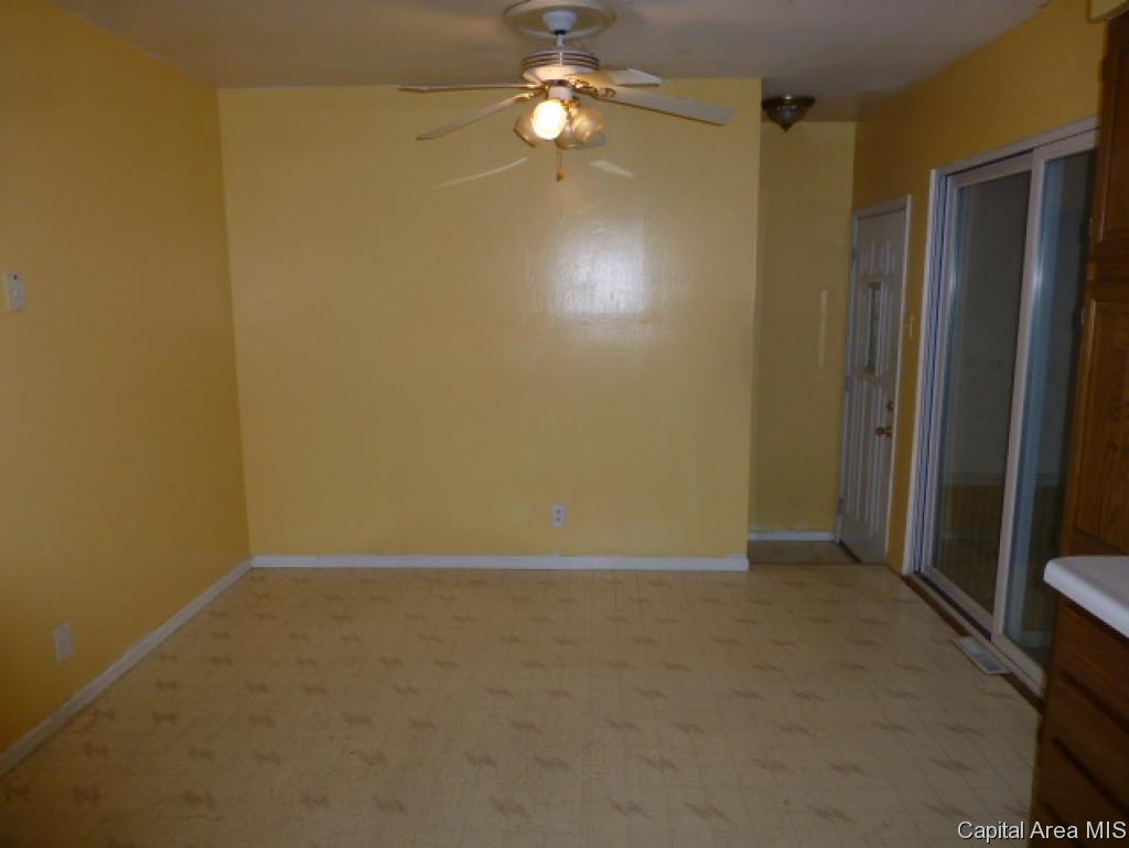 2525 Somerton Road Springfield, IL 62702 - Photo 5 of 16