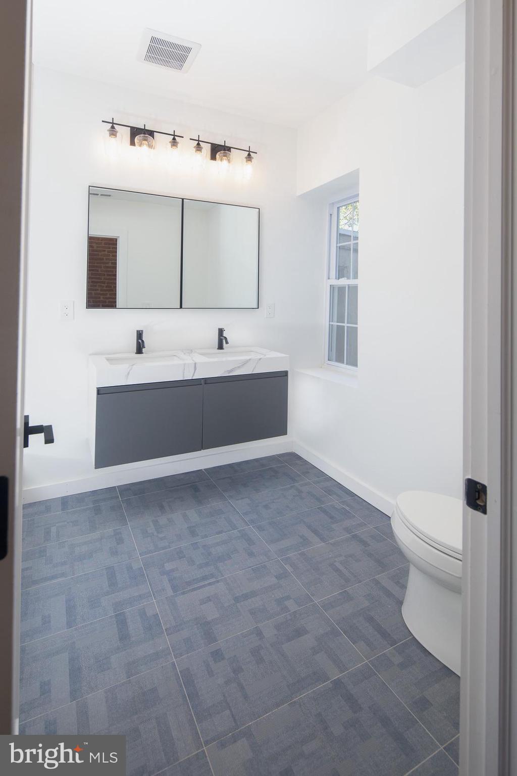 1936 Reed Street Philadelphia, PA 19146 - Photo 27 of 44 Second Floor - Full Bath