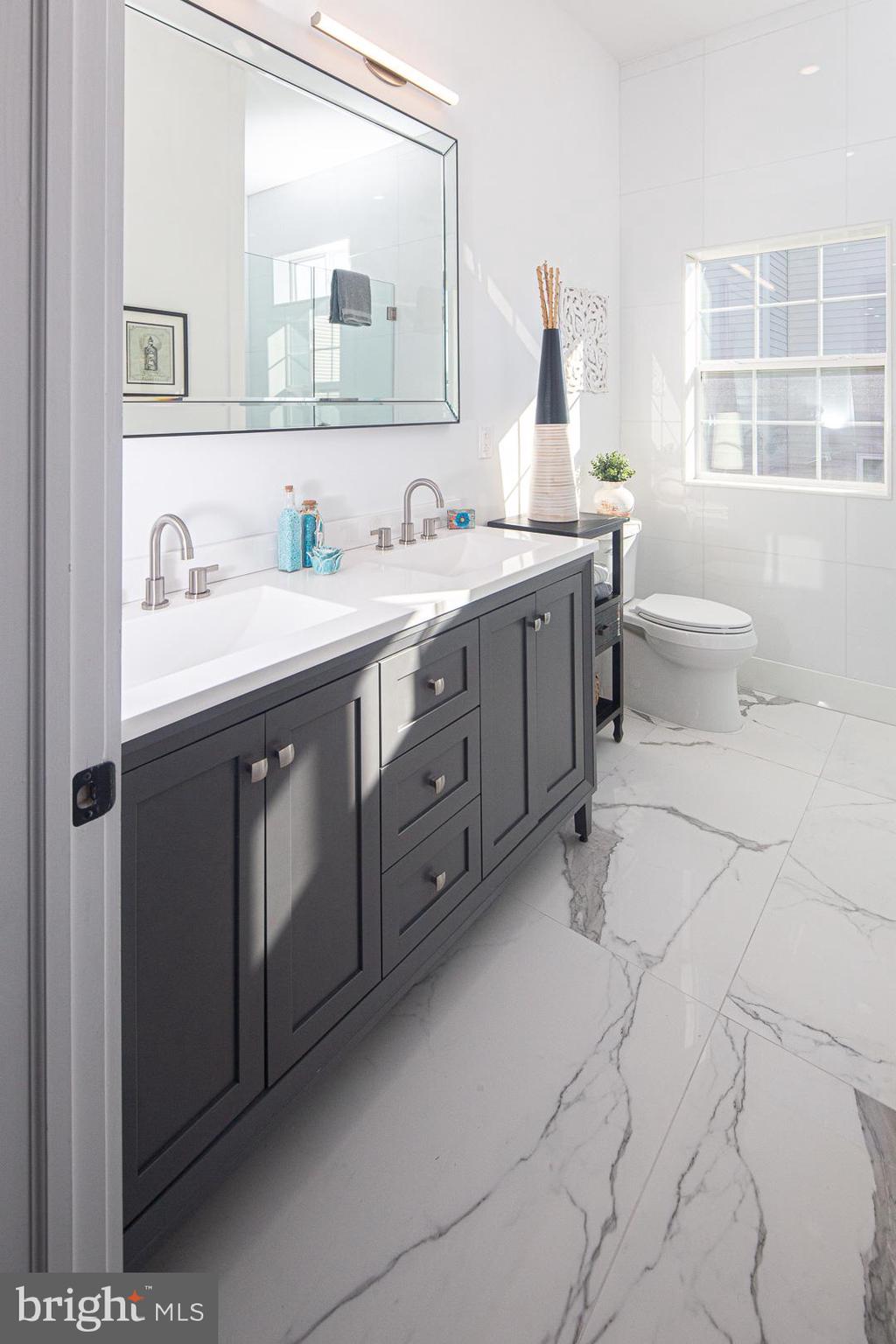 1936 Reed Street Philadelphia, PA 19146 - Photo 35 of 44 Master Bath