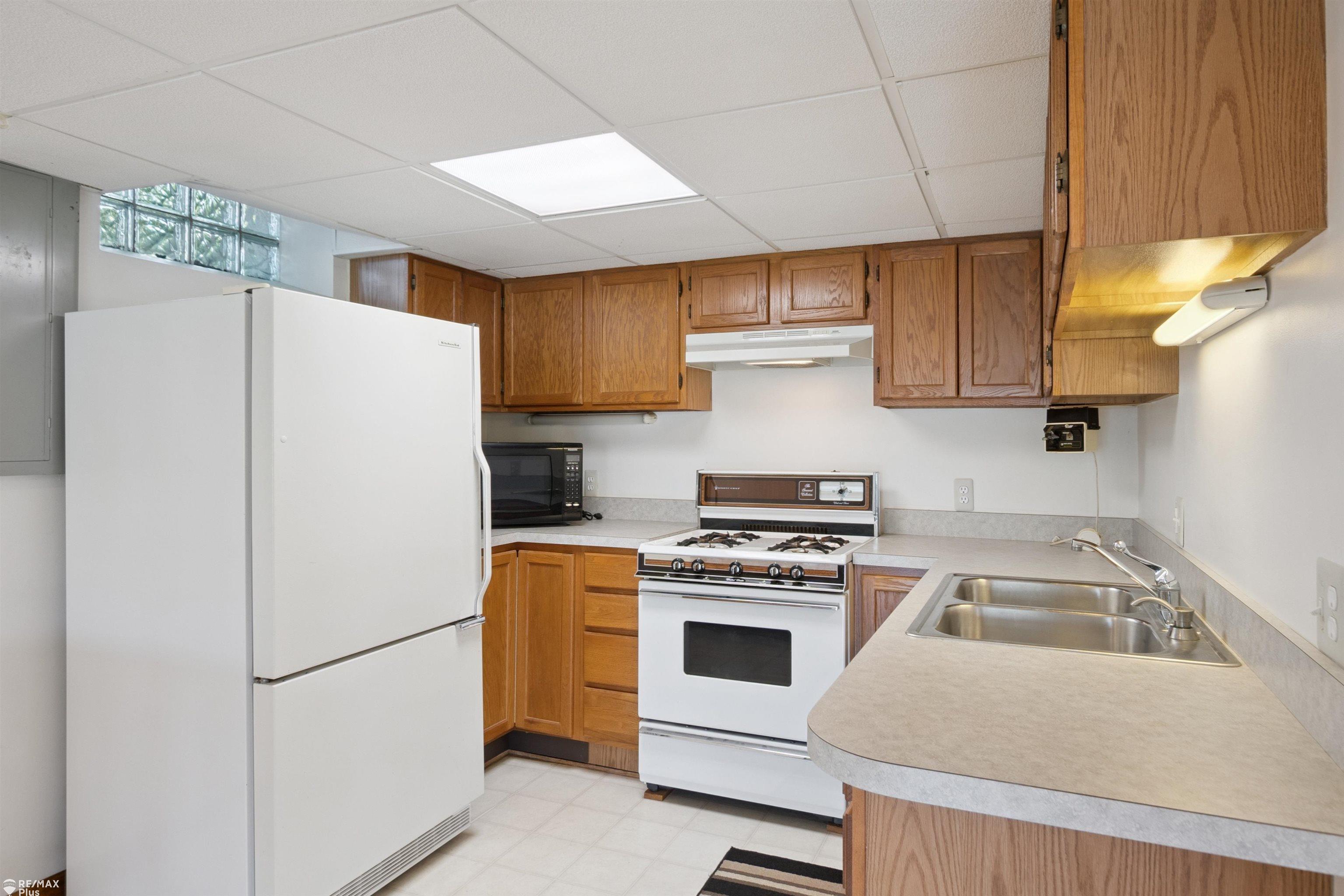 1671 South Shore Drive Rochester Hills, MI 48307 - Photo 39 of 77