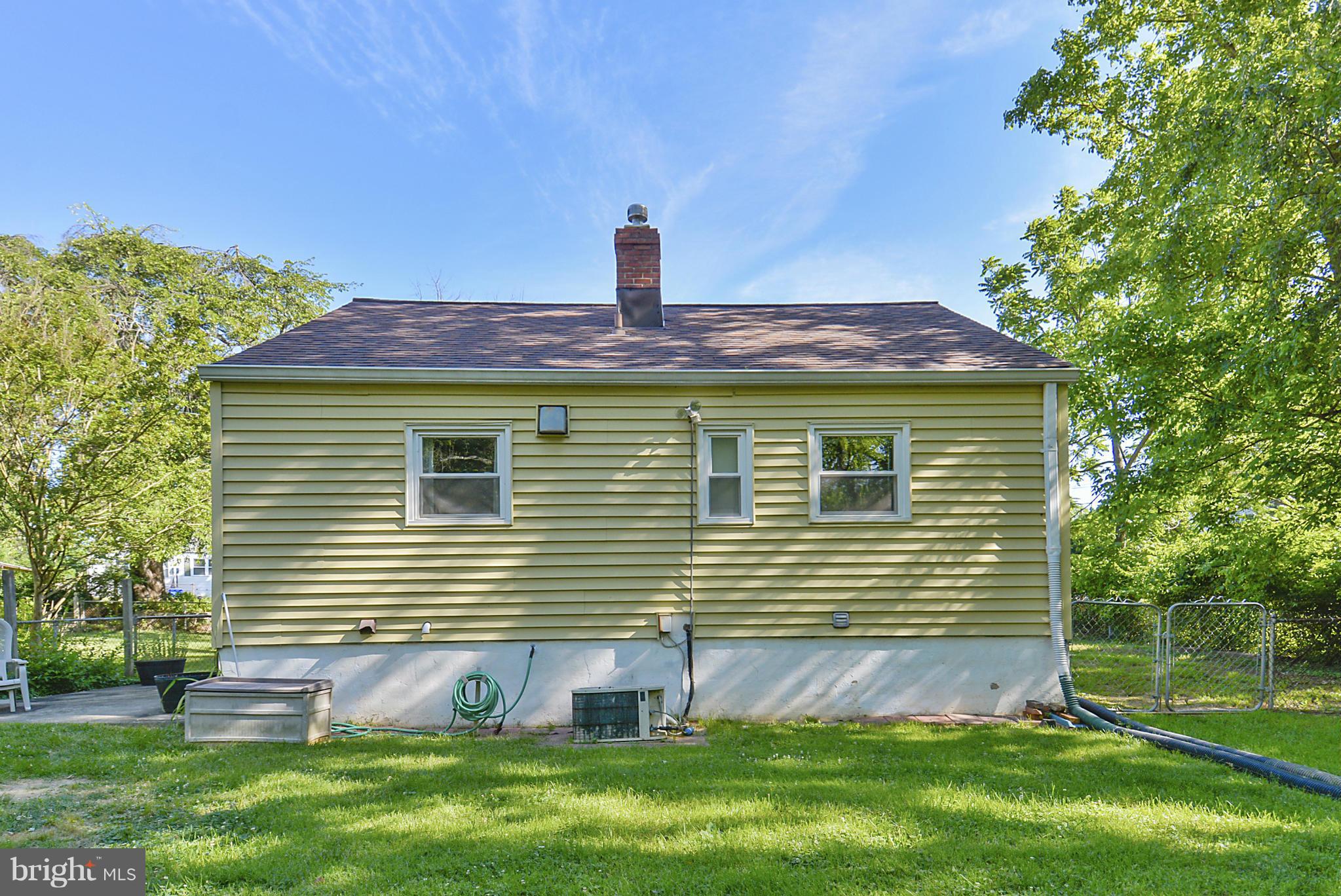 4400 Garrett Park Road Silver Spring, MD 20906 - Photo 27 of 30 a front view of a house with a garden
