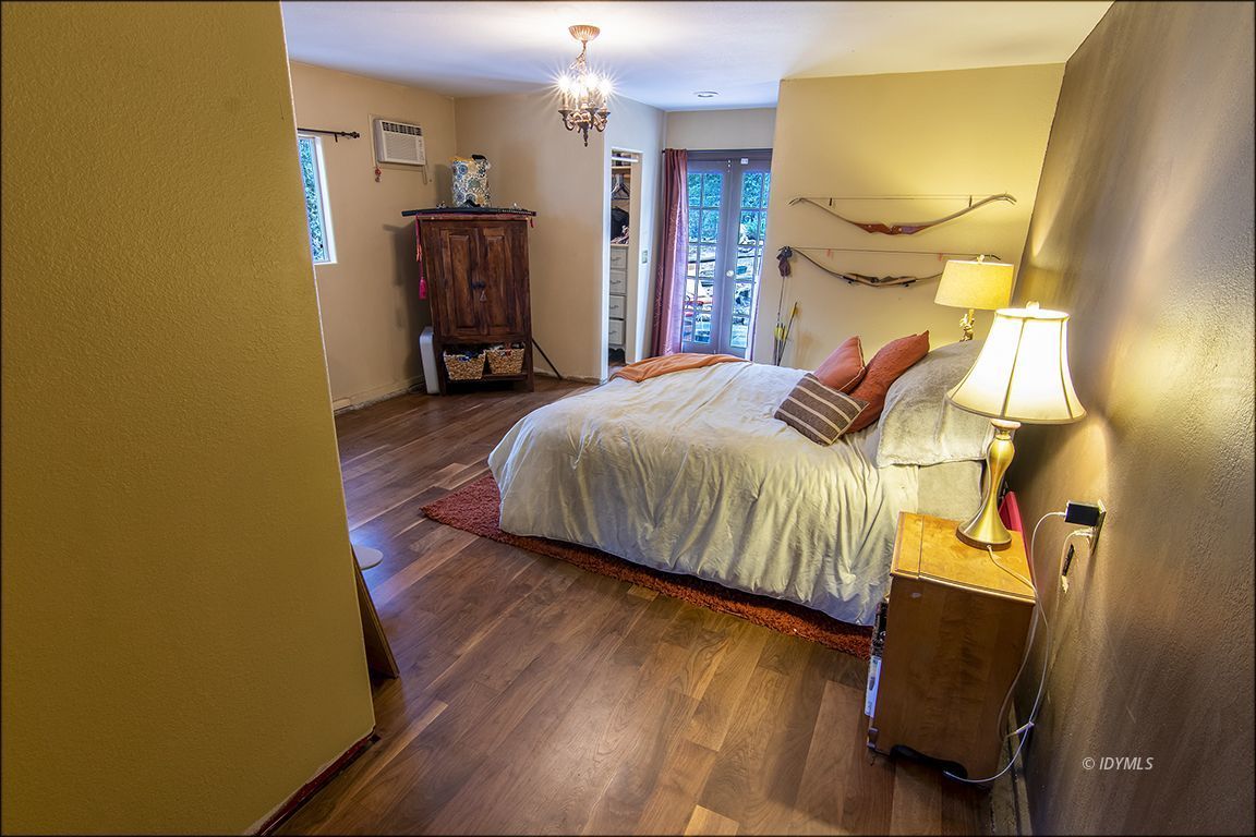 27180 Golden Rod Road Idyllwild, CA 92549 - Photo 35 of 57 Main floor bedroom