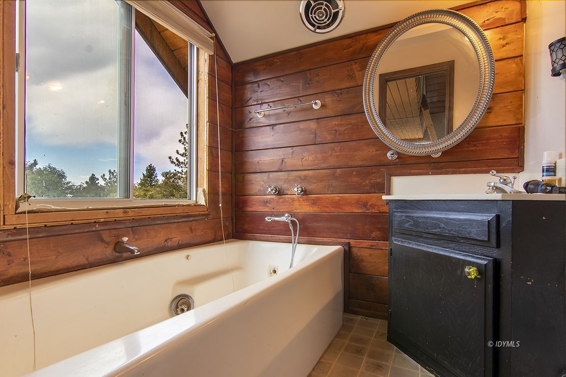 27180 Golden Rod Road Idyllwild, CA 92549 - Photo 40 of 57 Upstairs master bath