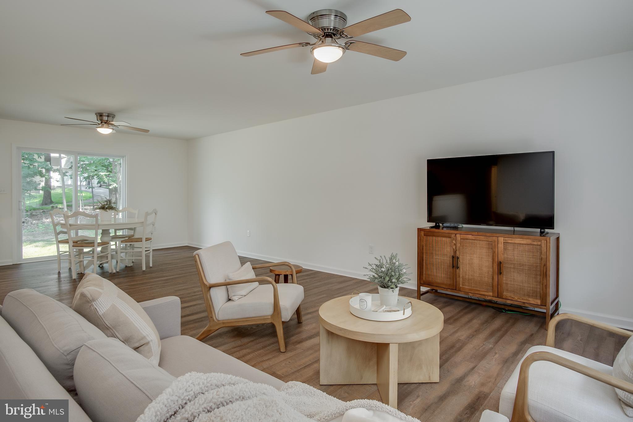 42 Stone Ridge Road Harpers Ferry, WV 25425 - Photo 7 of 28 Living room Pic 2