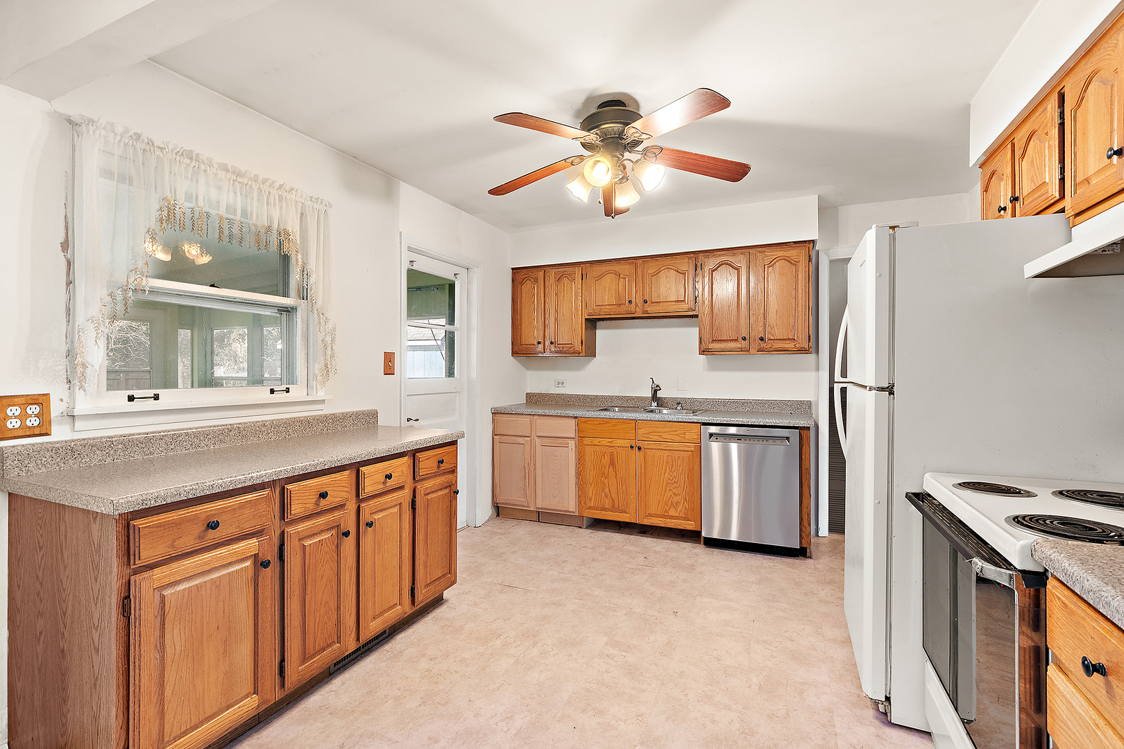 558 Birchwood Road Frankfort, IL 60423 - Photo 5 of 16 a kitchen with stainless steel appliances granite countertop a sink a stove a refrigerator cabinets and a dining table