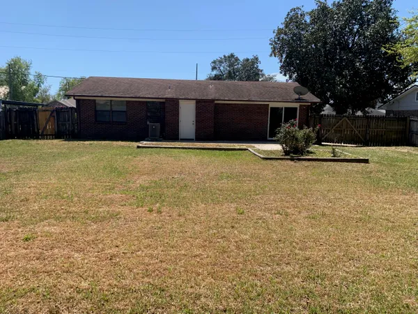 $1,700 | 806 Boulevard De L'Orleans, Mary Esther, FL 32569