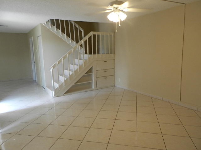 404 Arabian Road Palm Springs, FL 33461 - Photo 3 of 10 Stairway