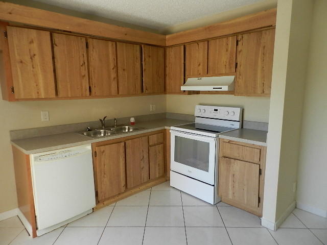 404 Arabian Road Palm Springs, FL 33461 - Photo 4 of 10 DSCN2435