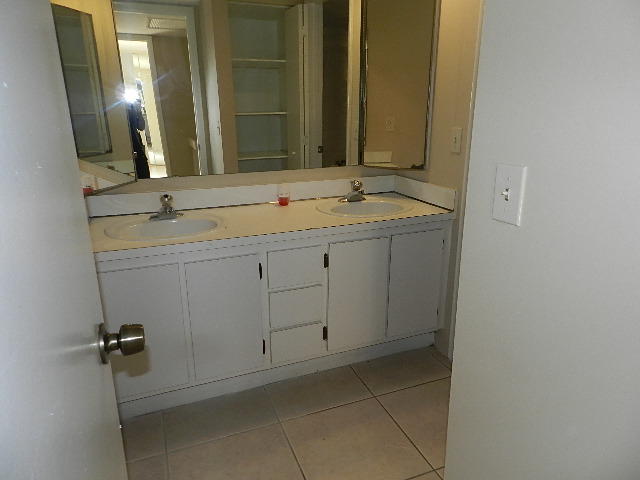 404 Arabian Road Palm Springs, FL 33461 - Photo 7 of 10 Bath1