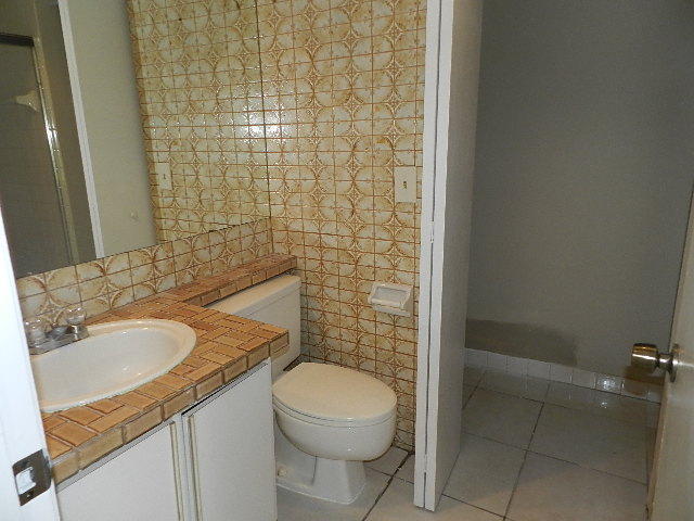 404 Arabian Road Palm Springs, FL 33461 - Photo 9 of 10 Bath2