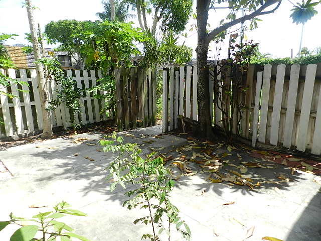 404 Arabian Road Palm Springs, FL 33461 - Photo 10 of 10 Courtyard