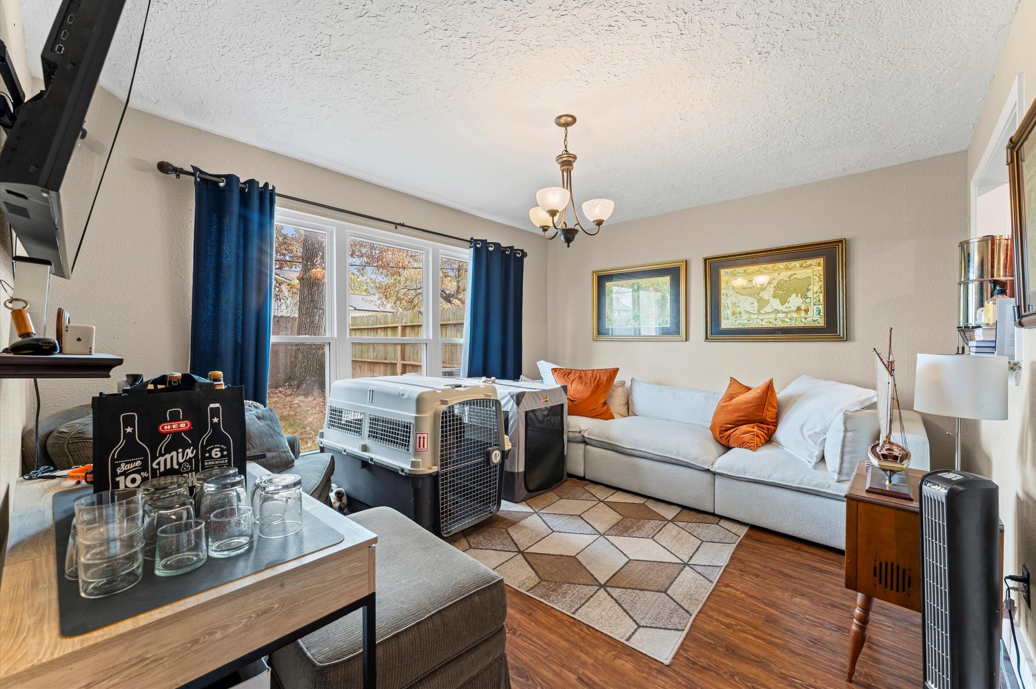 1504 Early Lane Houston, TX 77055 - Photo 15 of 23 a living room with furniture and a flat screen tv