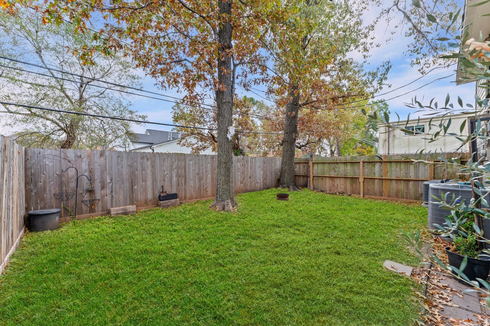 1504 Early Lane Houston, TX 77055 - Photo 16 of 23 a garden with wooden fences