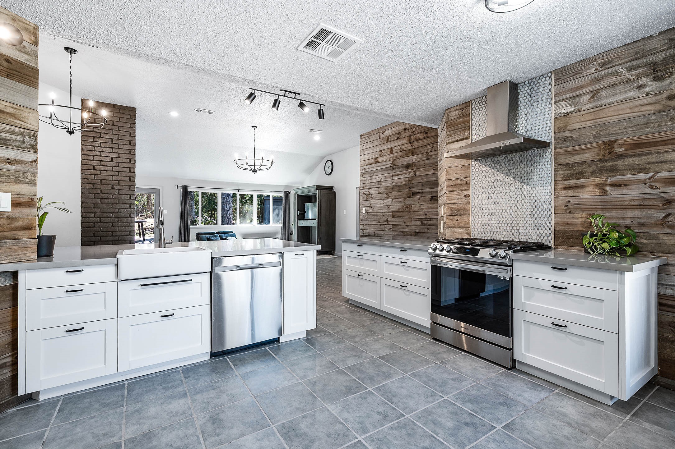 172 Park Way Conroe, TX 77356 - Photo 11 of 49