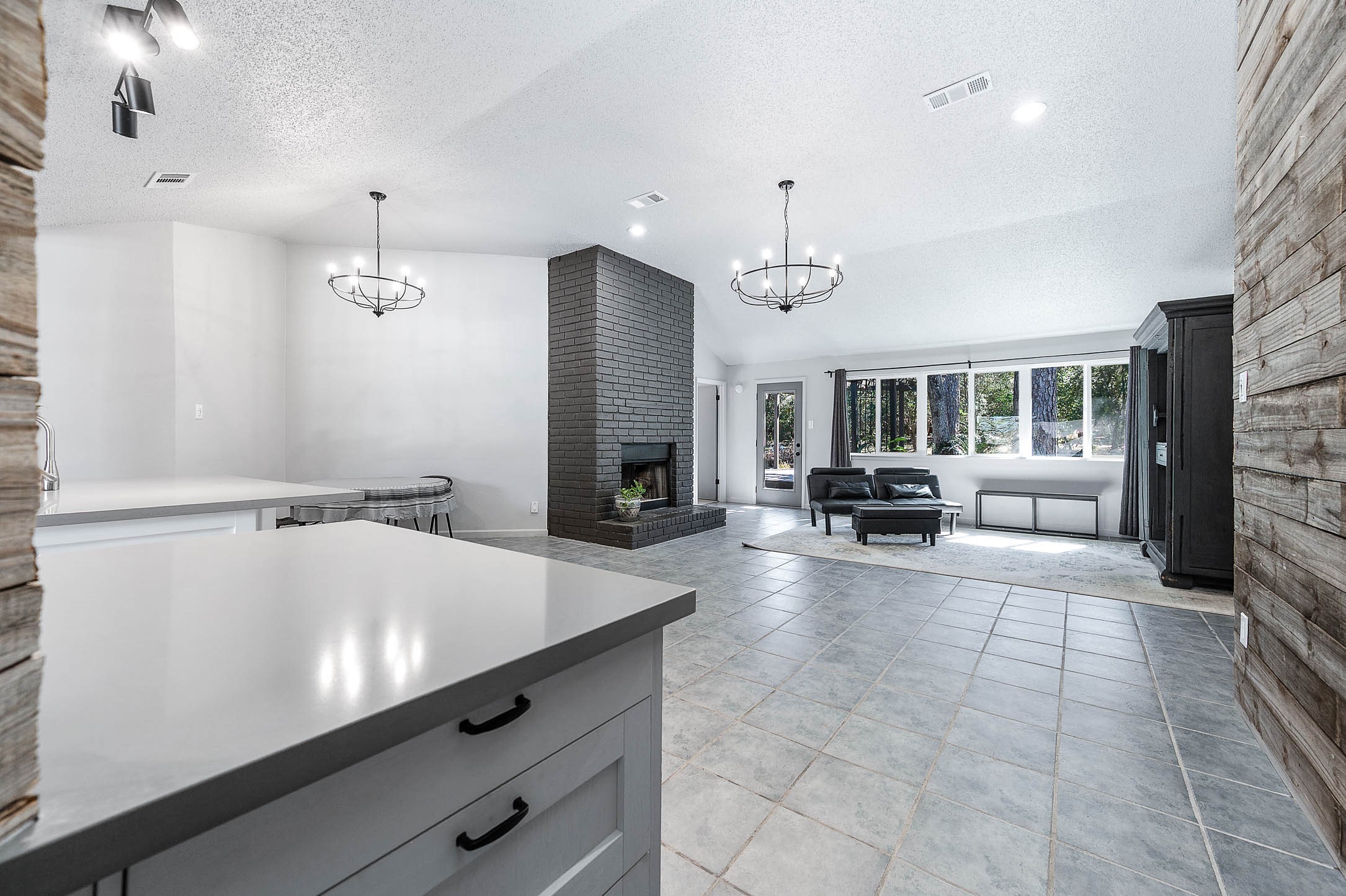 172 Park Way Conroe, TX 77356 - Photo 2 of 49