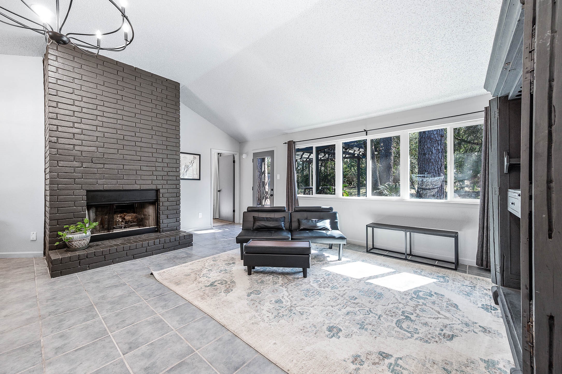 172 Park Way Conroe, TX 77356 - Photo 3 of 49