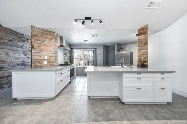 $349,000 | 172 Park Way, Conroe, TX 77356