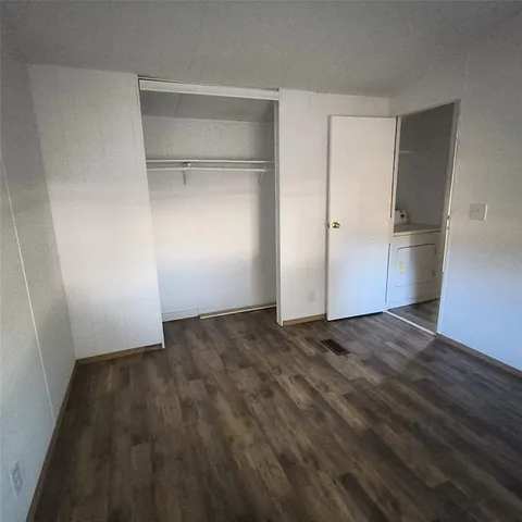 $1,190 | 105 Mesa Drive, Mabank, TX 75156