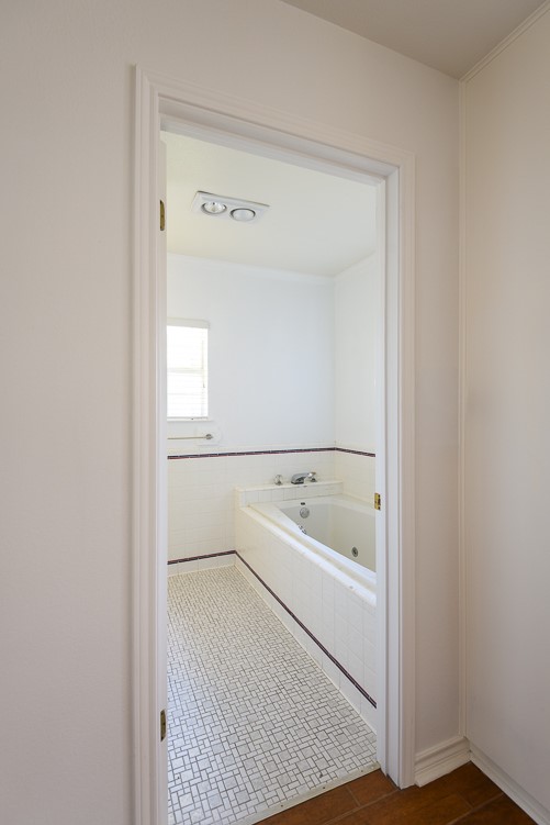 4488 Blue Ridge Drive Belton, TX 76513 - Photo 26 of 35 a bathroom with a tub a sink and a window