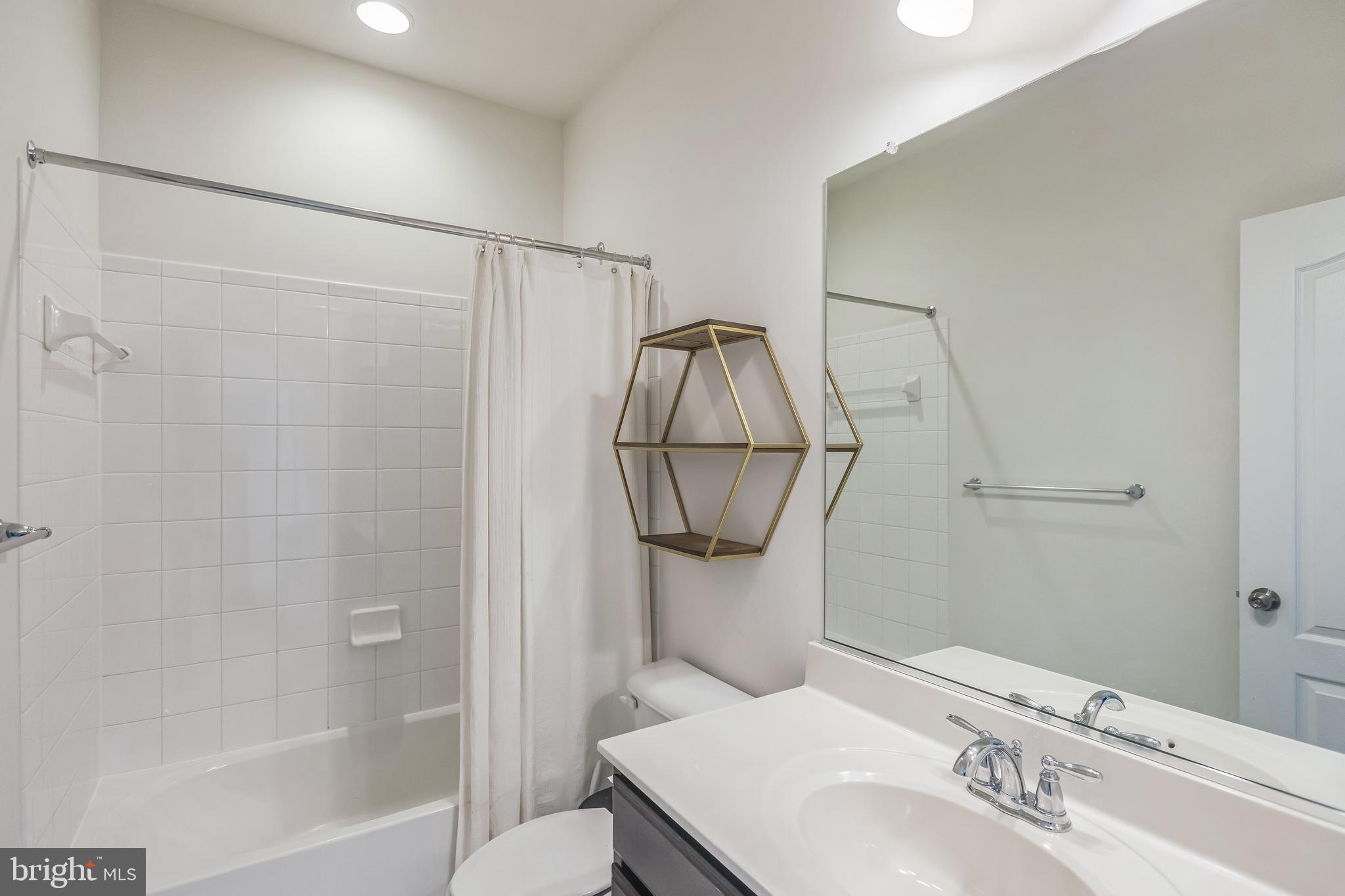 11534 Neon Road Fort Washington, MD 20744 - Photo 46 of 62 Upper Hall Full Bath 3