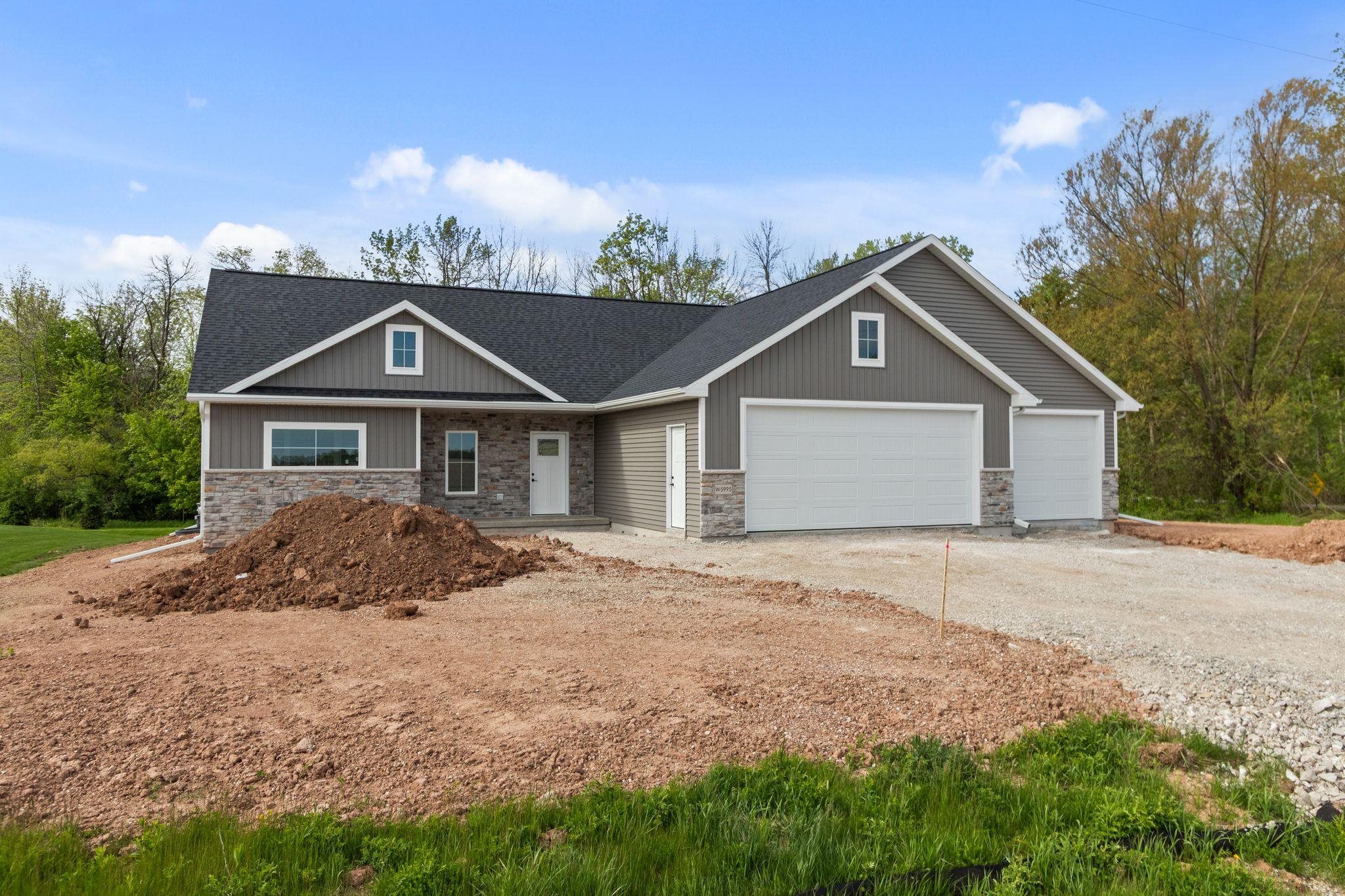 W5995 Woodland Road Menasha, WI 54952 - Photo 1 of 35