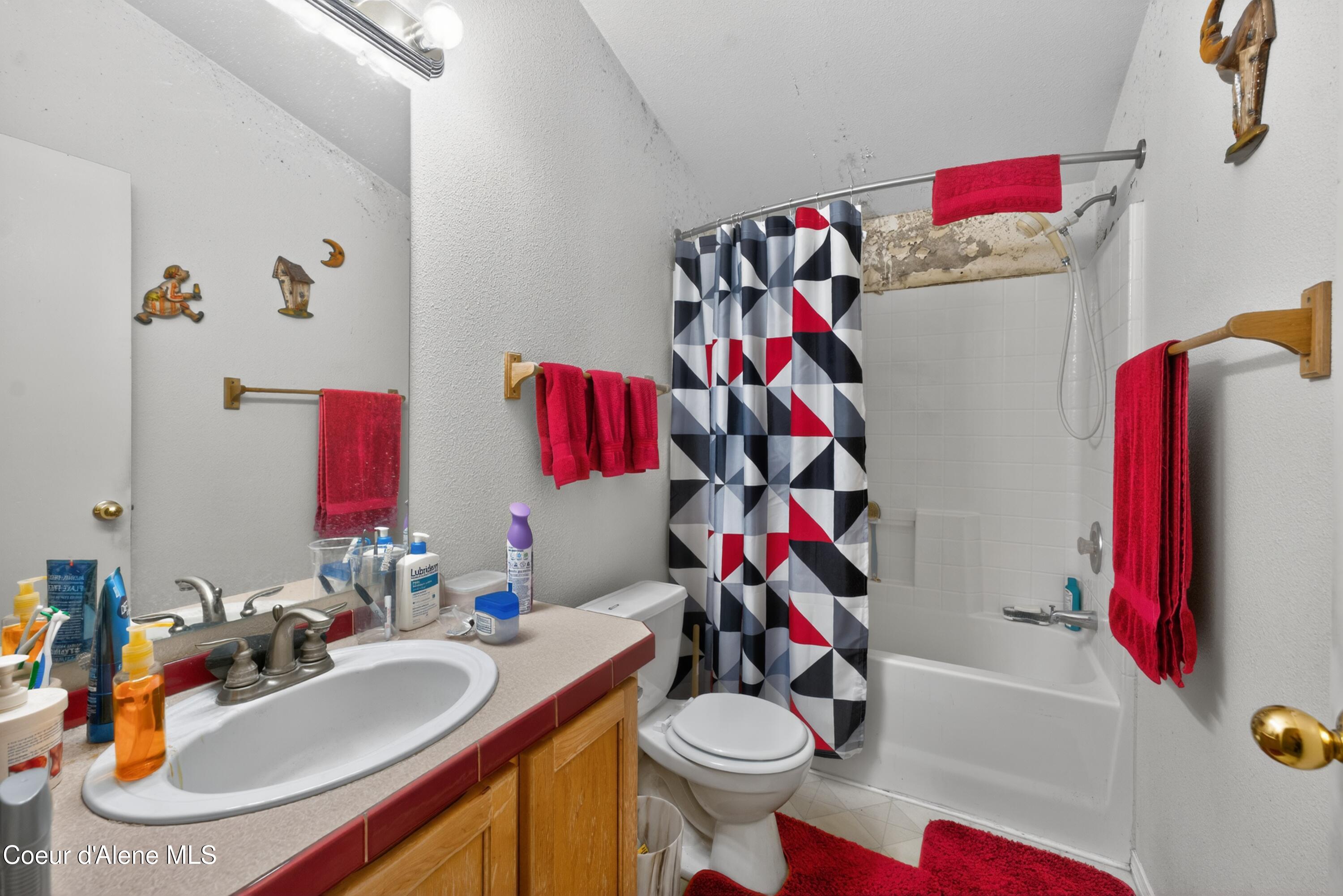 1816 Bounty Loop Hayden, ID 83835 - Photo 24 of 28 30_1816_W_Bounty_Loop-Bathroom-5305