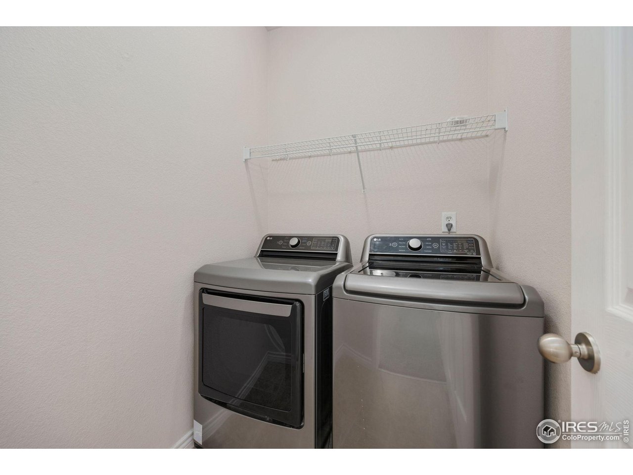 3427 Red Hawk Lane Longmont, CO 80504 - Photo 21 of 33 a utility room with dryer and washer