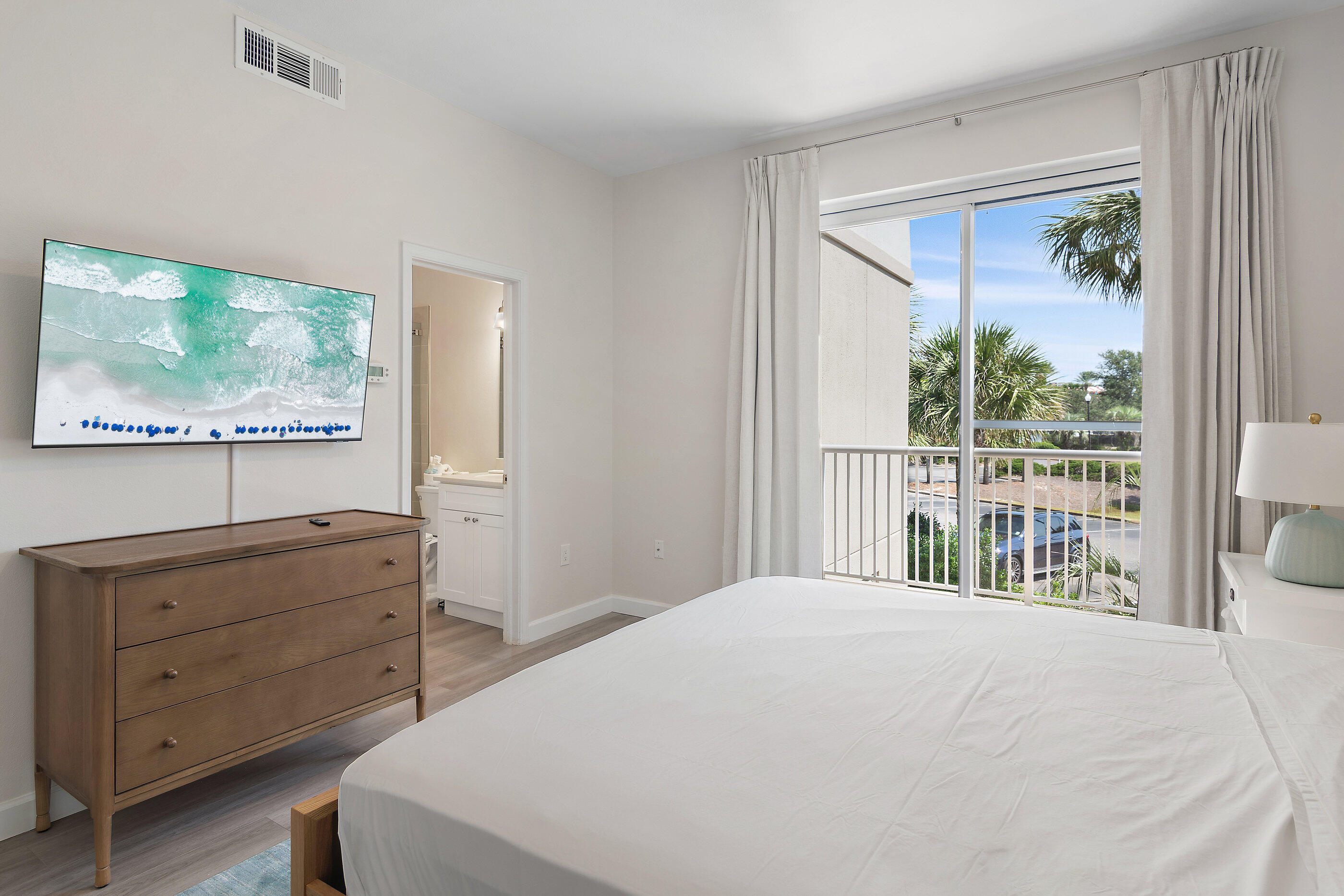 970 Highway 98, Unit 107 Destin, FL 32541 - Photo 24 of 28 a bedroom with a large bed and a window