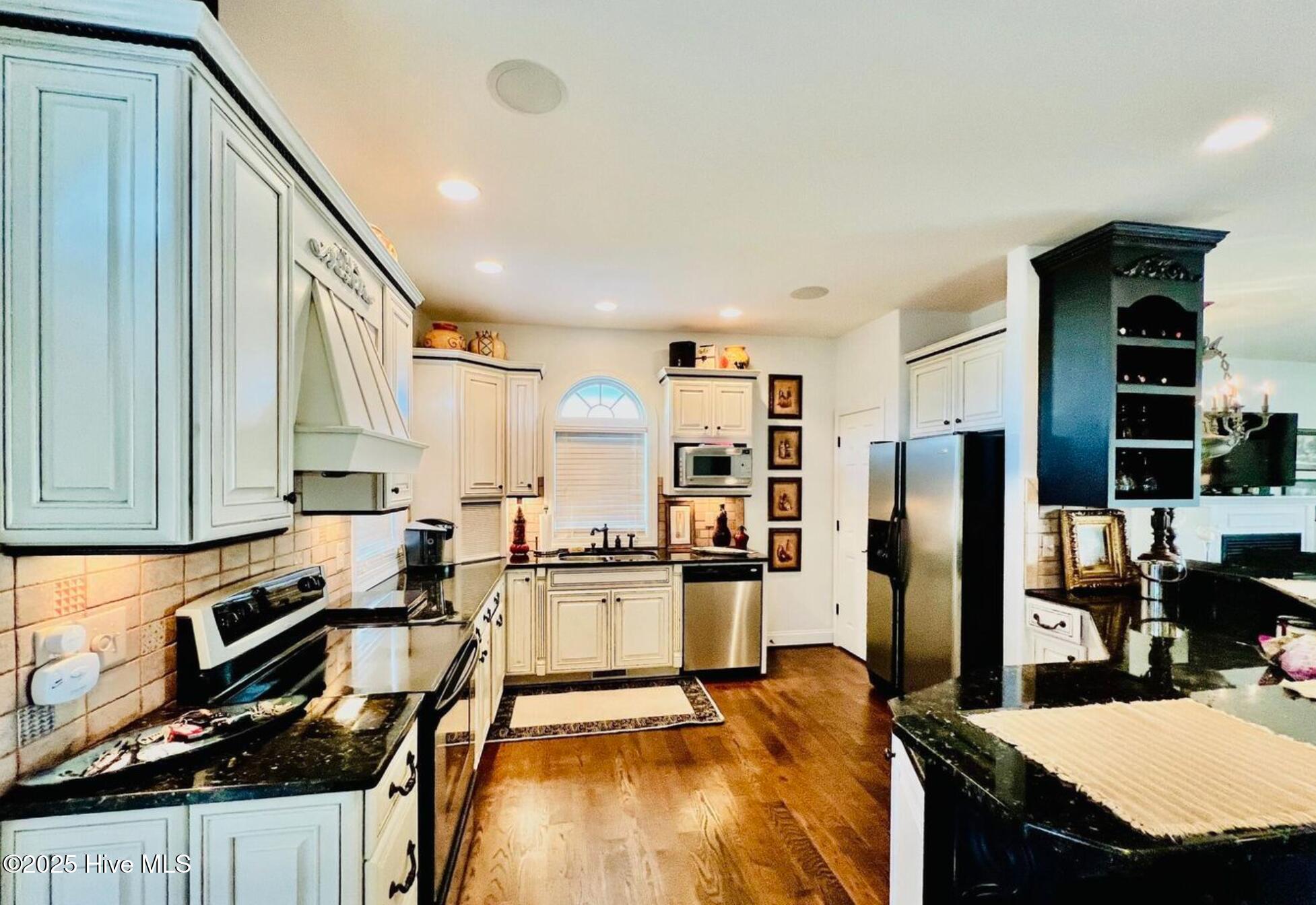 108 Kiawa Way Indian Beach, NC 28512 - Photo 8 of 54 Screenshot 2025-05-28 at 9.04.08 AM