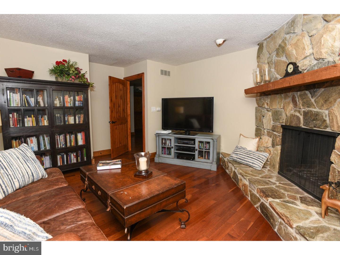 10 Piney Run Road Medford, NJ 08055 - Photo 6 of 25 Family Room