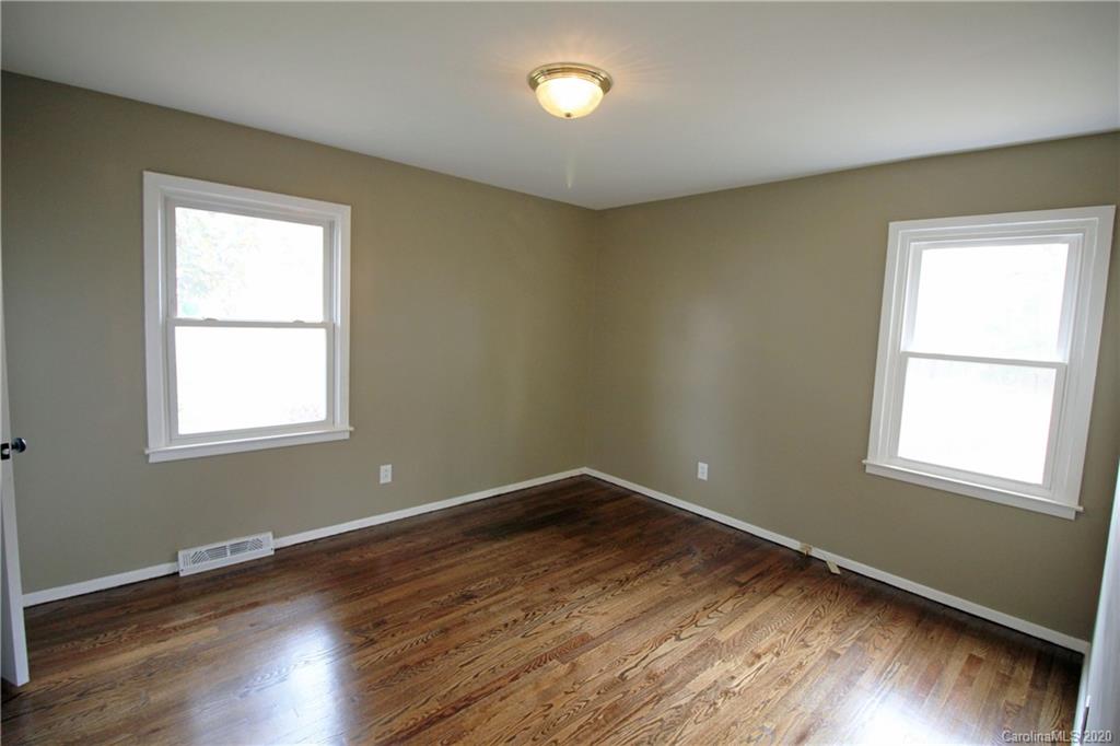 1808 Griers Grove Road Charlotte, NC 28216 - Photo 3 of 10