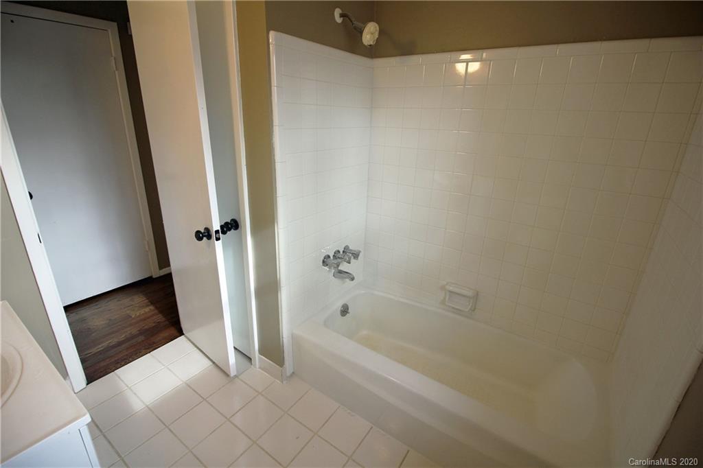 1808 Griers Grove Road Charlotte, NC 28216 - Photo 5 of 10