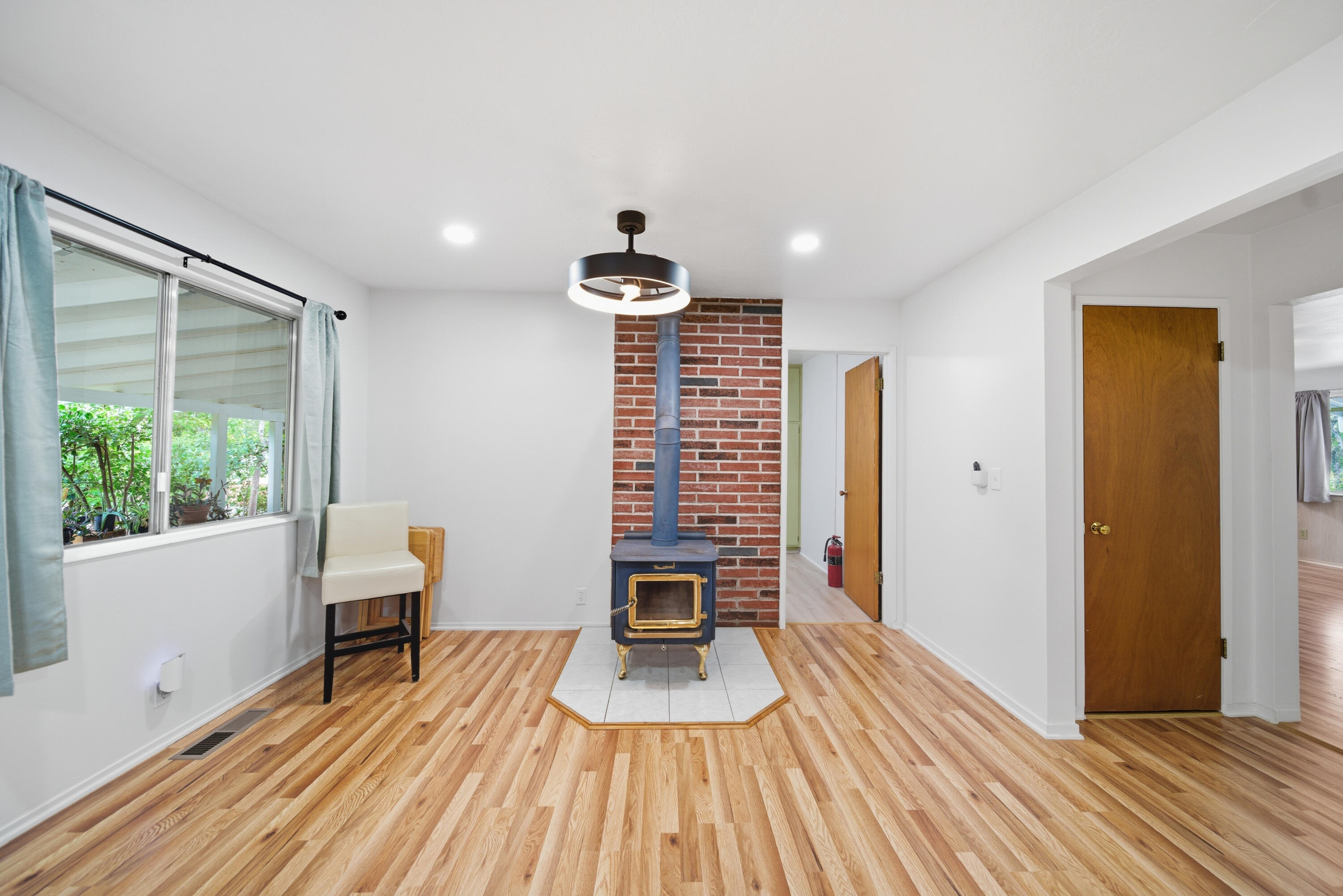 9807 Logan Road Palo Cedro, CA 96073 - Photo 9 of 53 a very nice looking room with a large window