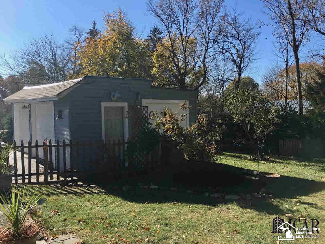 9023 Oakridge Road Temperance, MI 48182 - Photo 8 of 45