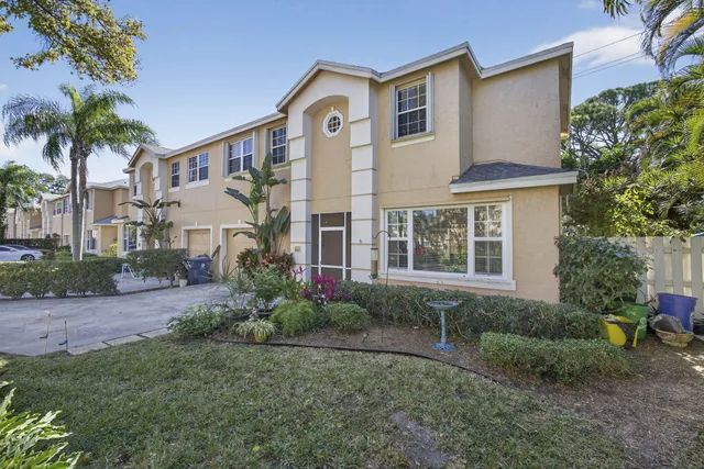 $425,000 | 310 Laurel Oaks Way, Jupiter, FL 33458